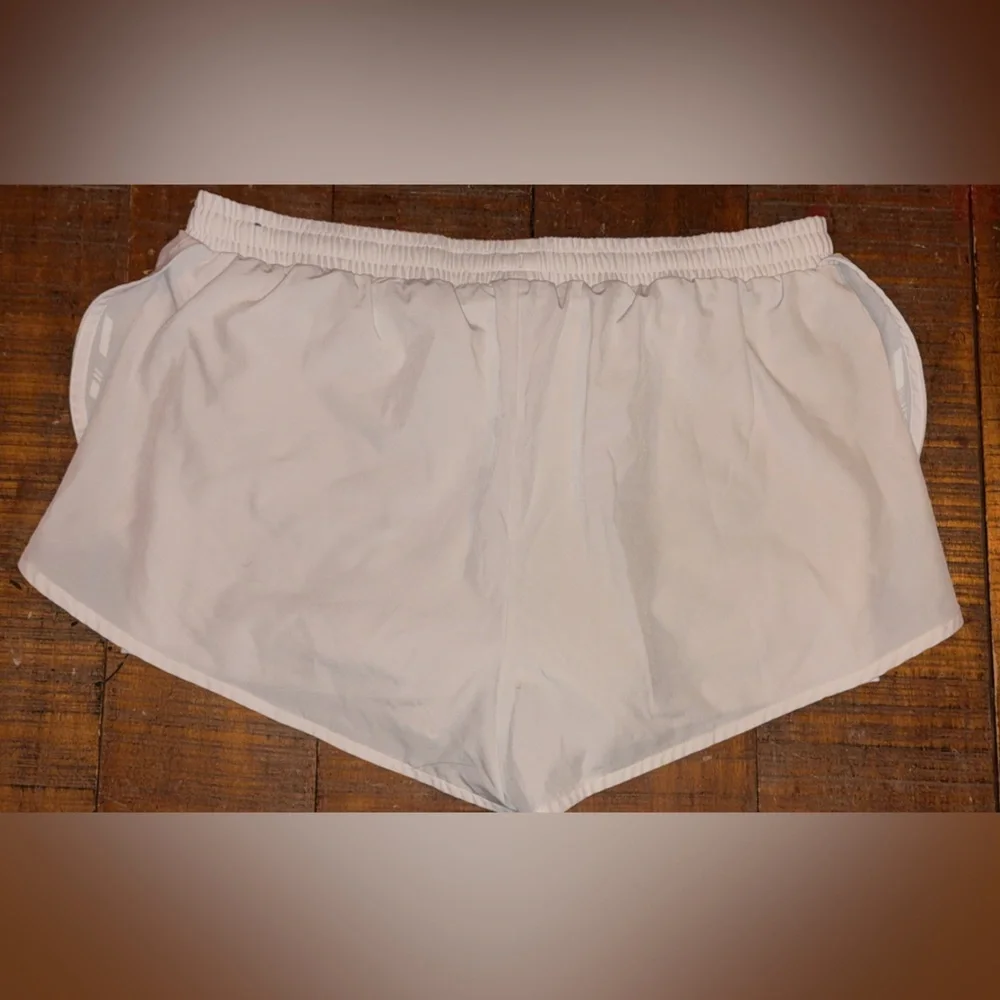 DSG White Lightweight Athletic Shorts Size XL High Rise Lounge Athleisure